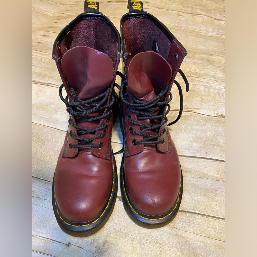 Dr. Martens Red leather lace up combat boots - size women’s 9